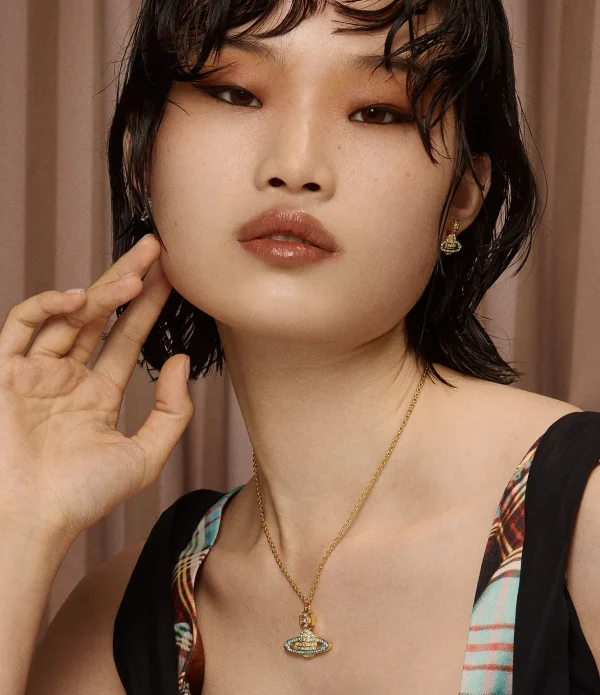 Kika Pendant Necklace