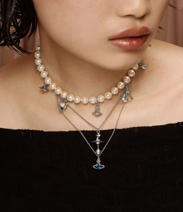 Reina Pendant Necklace