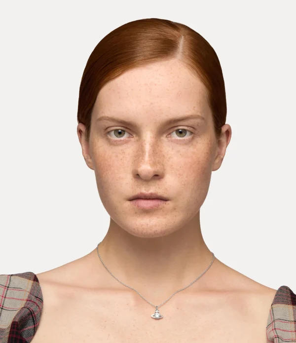 Reina Pendant Necklace